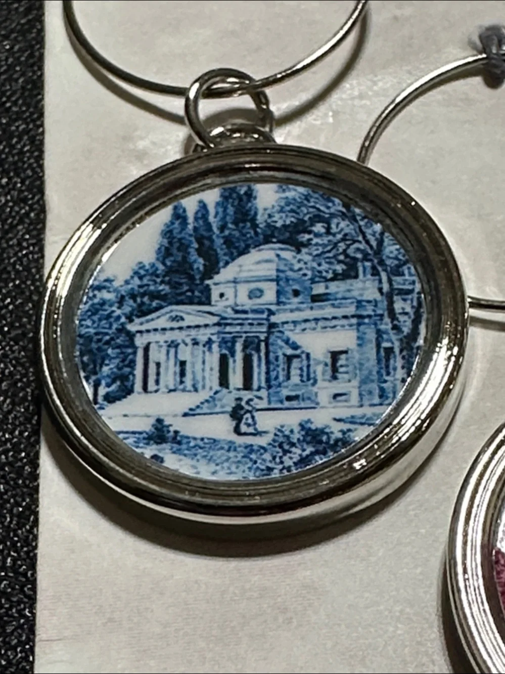 2012 The Jefferson Monticello Wine Glass Charm Set NEW